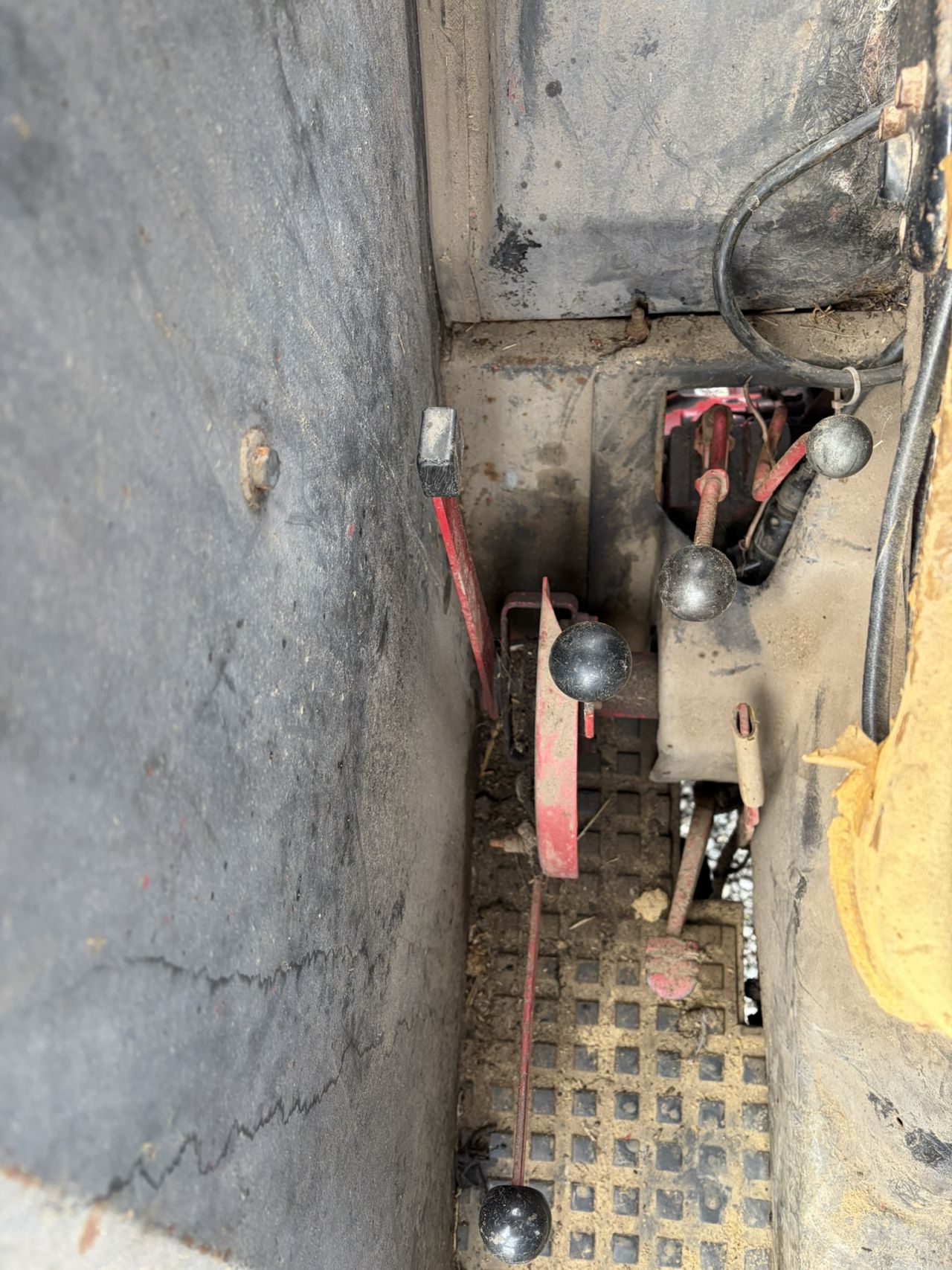 International 844 met cabine en stuurbekrachtiging MARGE