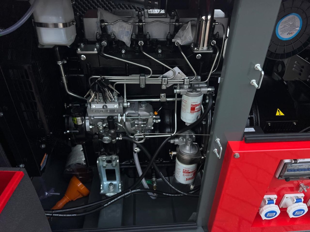 Nieuwe ASHITA AG3-80 diesel generator met 80 KVA