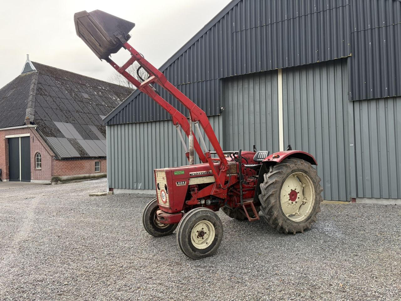 MC-Cormick international 624 met voorlader