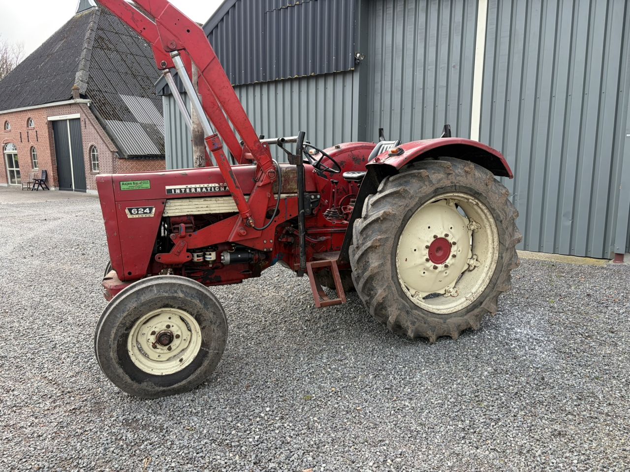 MC-Cormick international 624 met voorlader