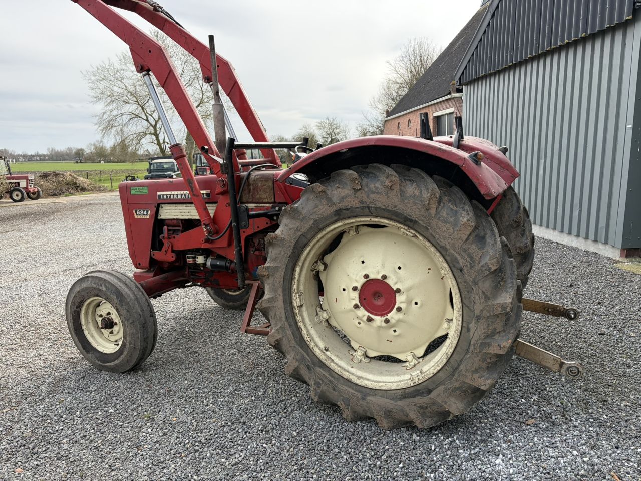 MC-Cormick international 624 met voorlader