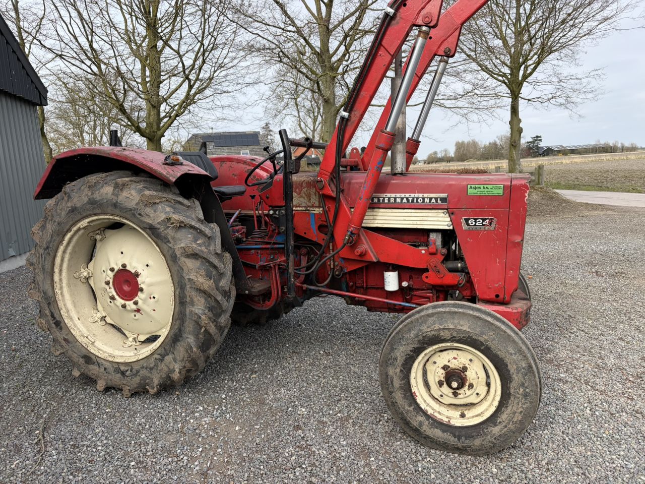 MC-Cormick international 624 met voorlader
