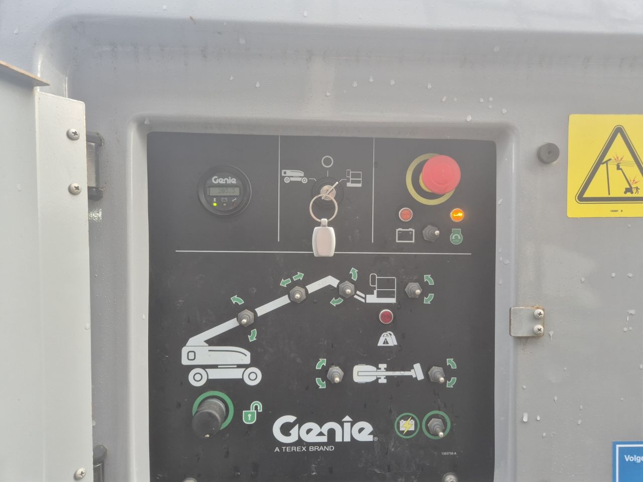 Gebruikte GENIE S60FE telescoop hoogwerker met werkhoogte 20,6 m