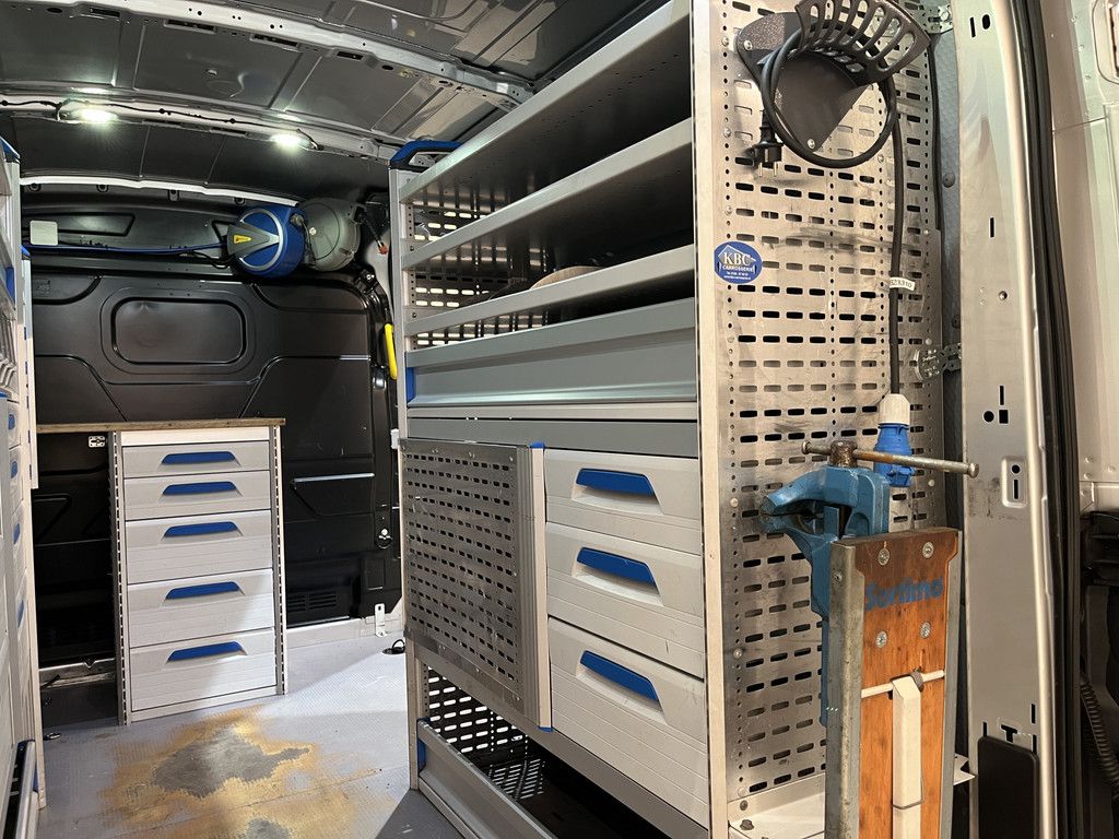 Ford Transit 350 2.0 TDCI L2H2 Trend 130 PK Automaat / Servicebus / Sortimo Inrichting / Euro 6 / Airco / Cruise Control / Camera / 3-Zits