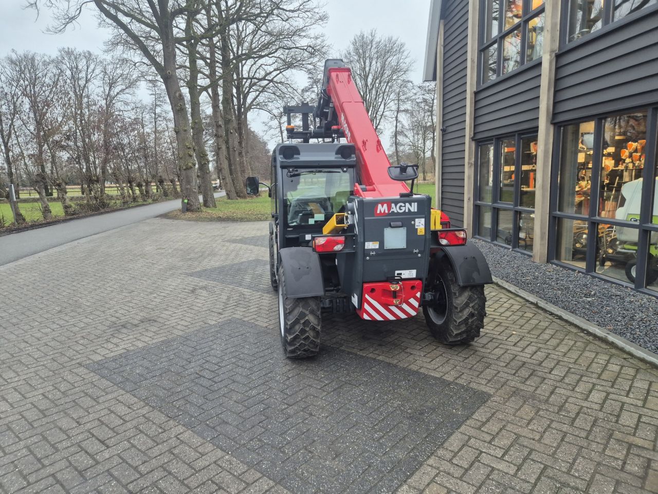 Nieuwe MAGNI TH 3.6 starre verreiker met hefhoogte tot 6 m