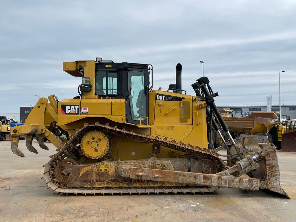 Caterpillar D6T LGP