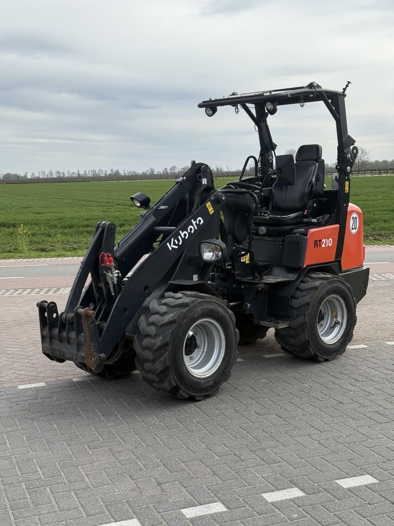 Giant g2200 Kubota rt210 ( 2019 )