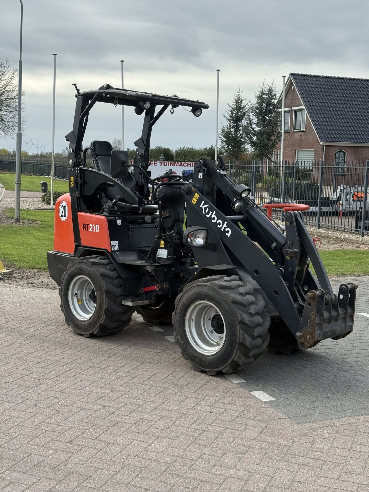 Giant g2200 Kubota rt210 ( 2019 )