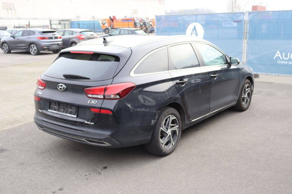 Passenger car Hyundai i30 Mild Hybrid Petrol 120hp 2021 (Margin)