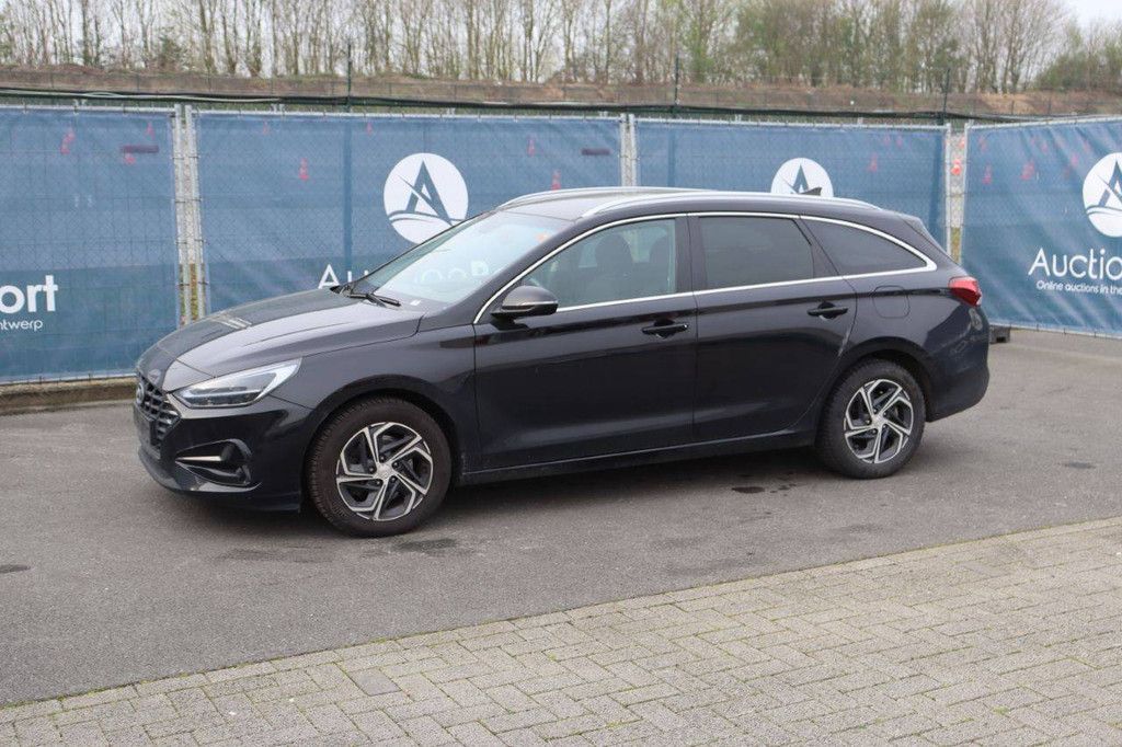 Passenger car Hyundai i30 Mild Hybrid Petrol 120hp 2021 (Margin)