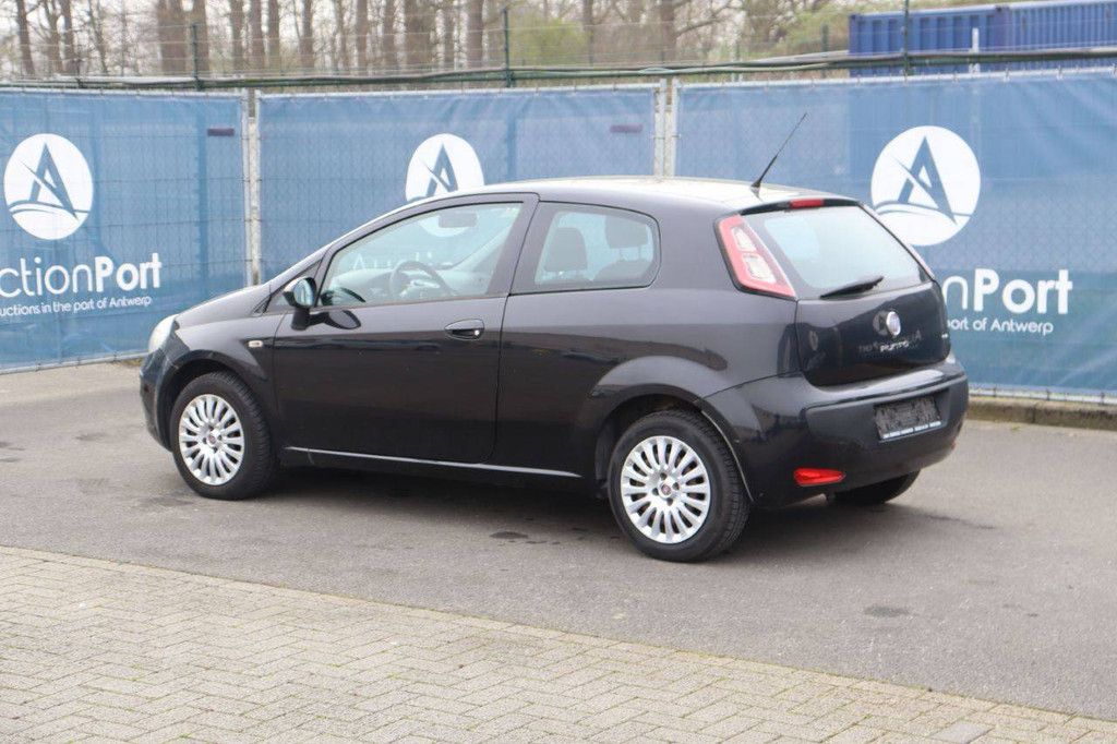 Pkw Fiat Punto Benzin 65 PS 2010 (Marge)