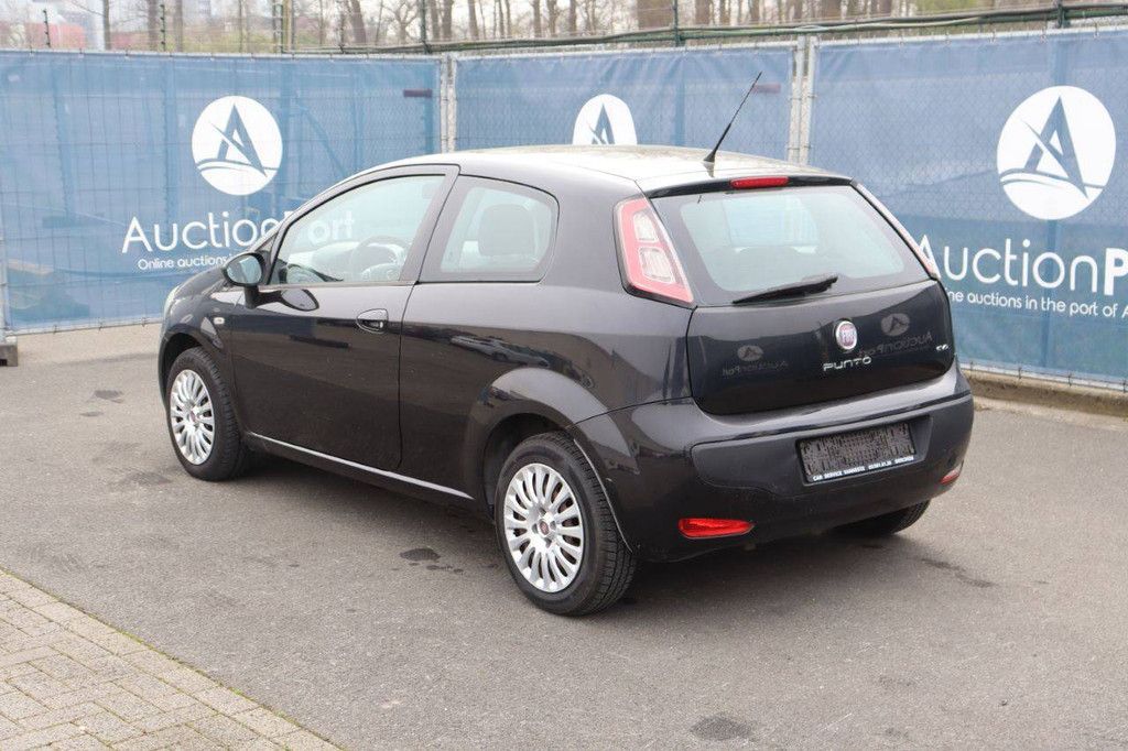 Pkw Fiat Punto Benzin 65 PS 2010 (Marge)