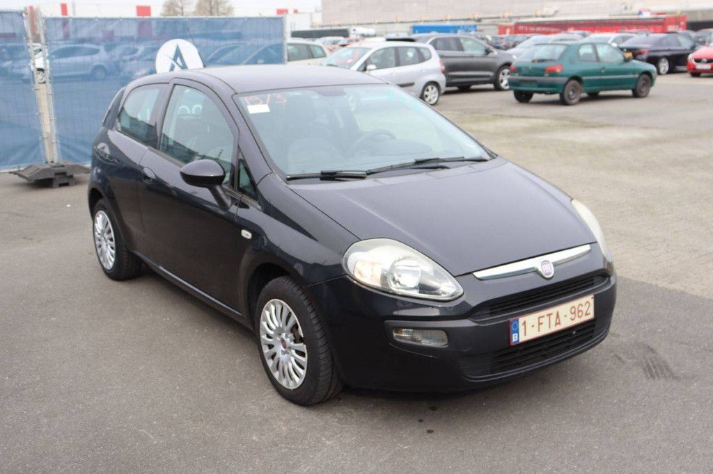 Pkw Fiat Punto Benzin 65 PS 2010 (Marge)