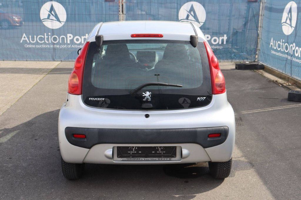 Passenger car Peugeot 107 Petrol 68hp 2011 (Margin)
