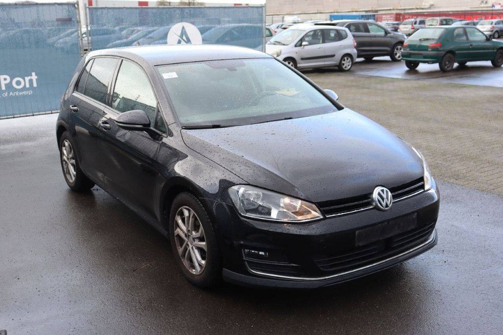 Passenger car Volkswagen Golf Diesel 110hp 2017 (Margin)