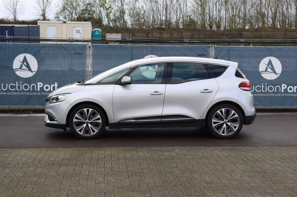 Passenger car Renault Scenic Petrol 116hp 2019 (Margin)