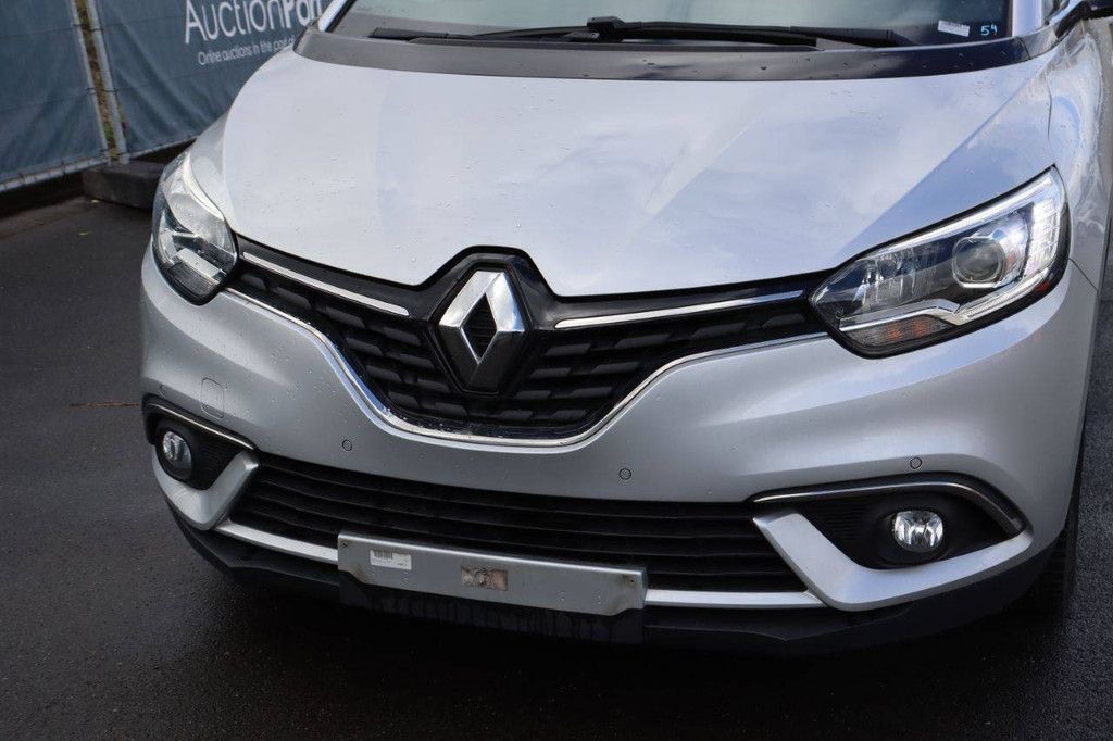 Passenger car Renault Scenic Petrol 116hp 2019 (Margin)