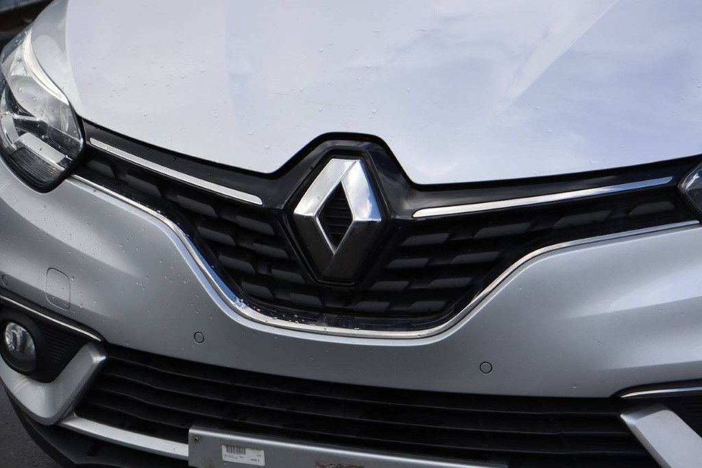 Passenger car Renault Scenic Petrol 116hp 2019 (Margin)