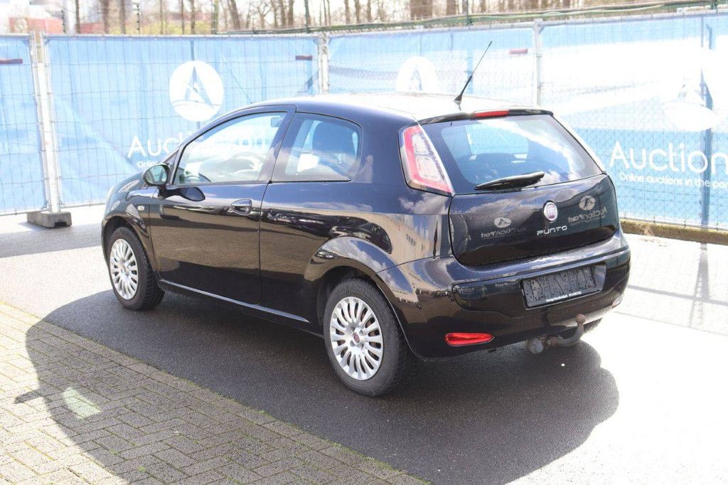 Pkw Fiat Punto Benzin 69 PS 2011 (Marge)