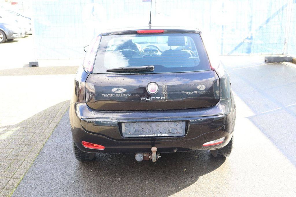 Pkw Fiat Punto Benzin 69 PS 2011 (Marge)
