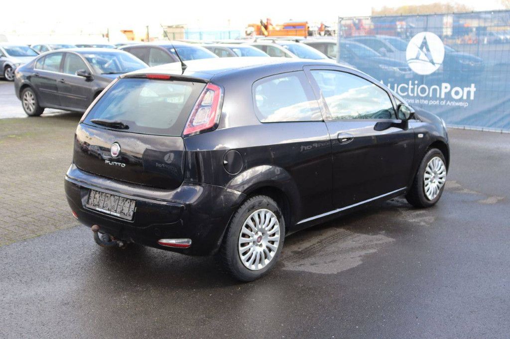 Pkw Fiat Punto Benzin 69 PS 2011 (Marge)