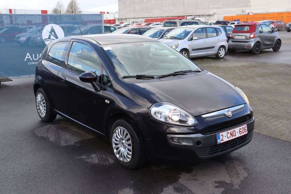 Pkw Fiat Punto Benzin 69 PS 2011 (Marge)