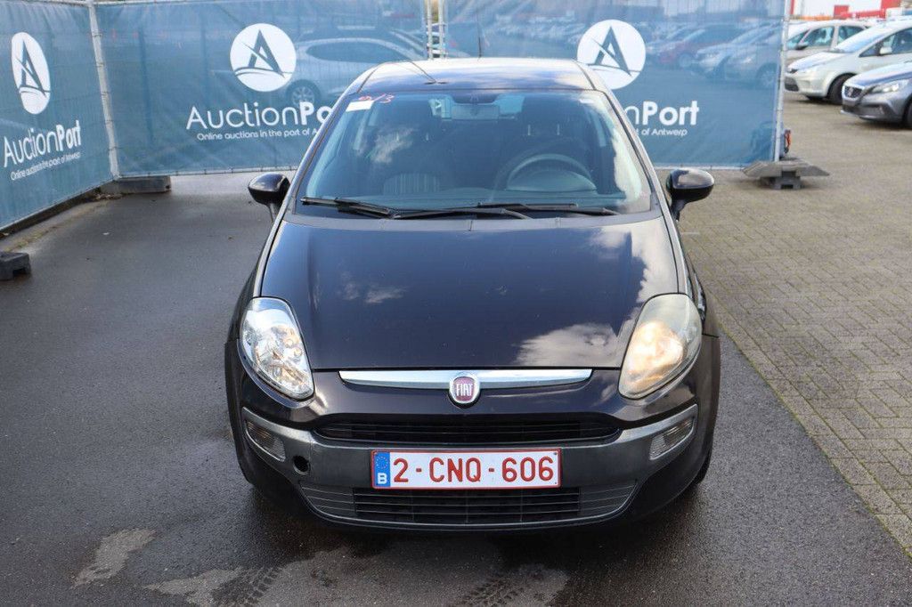 Pkw Fiat Punto Benzin 69 PS 2011 (Marge)