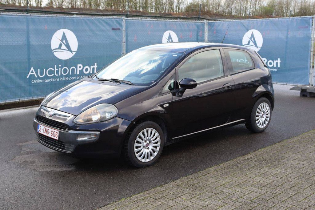 Pkw Fiat Punto Benzin 69 PS 2011 (Marge)