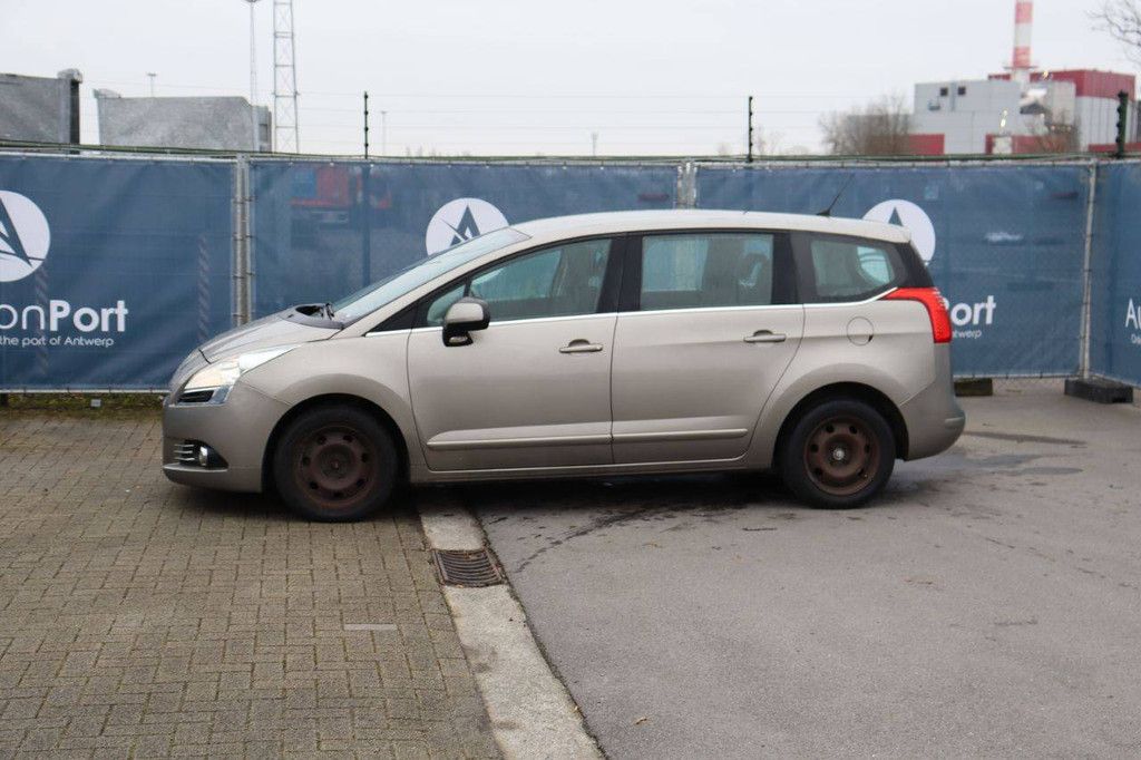 Pkw Peugeot 5008 Diesel 112 PS 2010 (Margin)