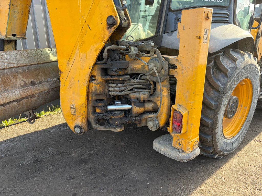 JCB 4CX