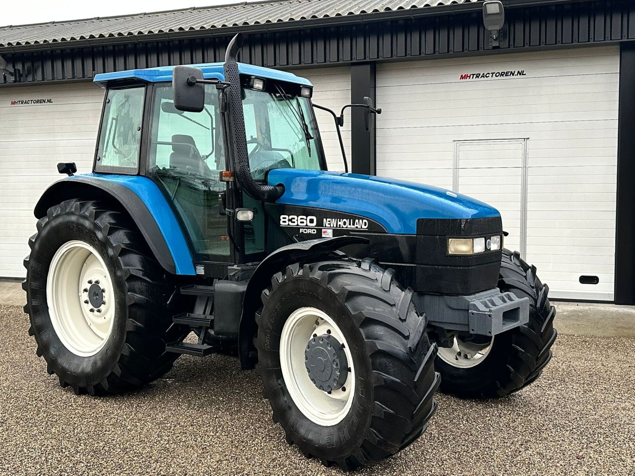 TE KOOP: zeer nette NEW HOLLAND 8360