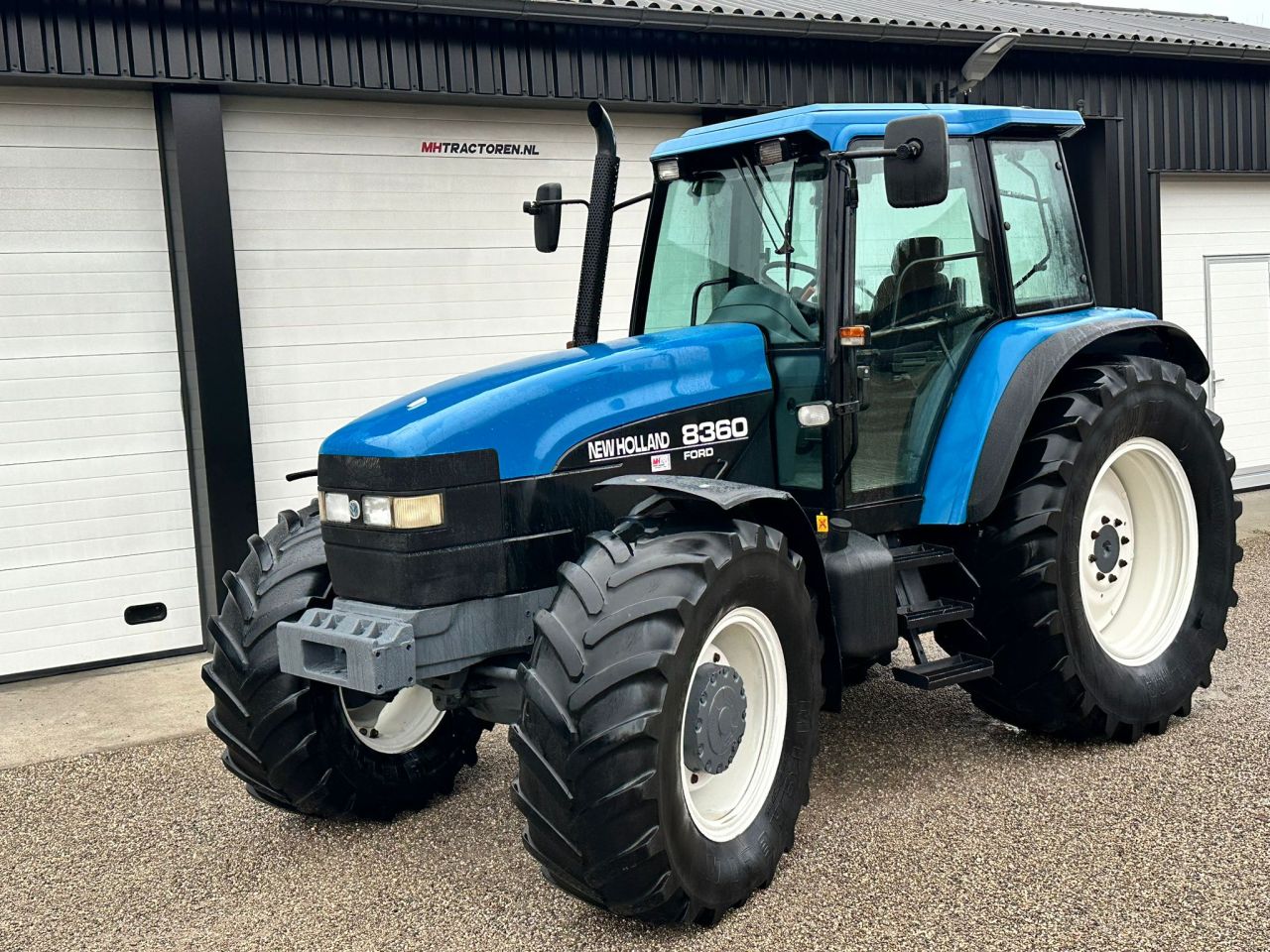 TE KOOP: zeer nette NEW HOLLAND 8360