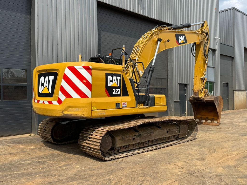Caterpillar 323