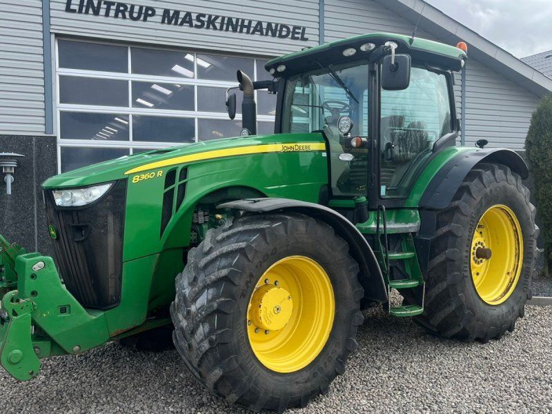 John Deere 8360R Med frontlift og faststeer