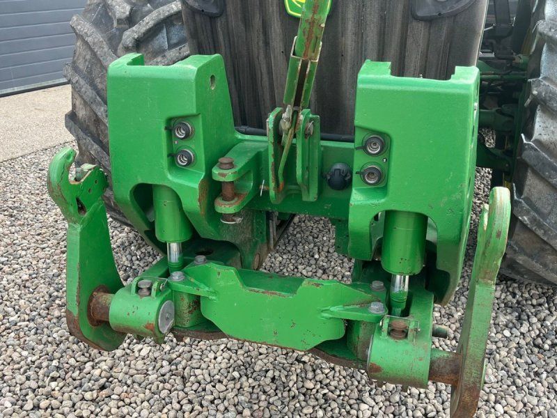 John Deere 8360R Med frontlift og faststeer