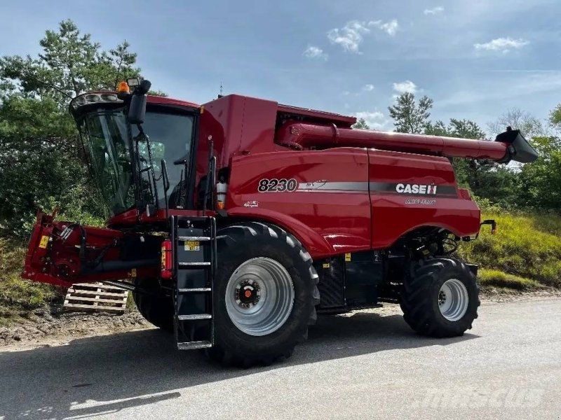 Case IH Axial Flow 8230