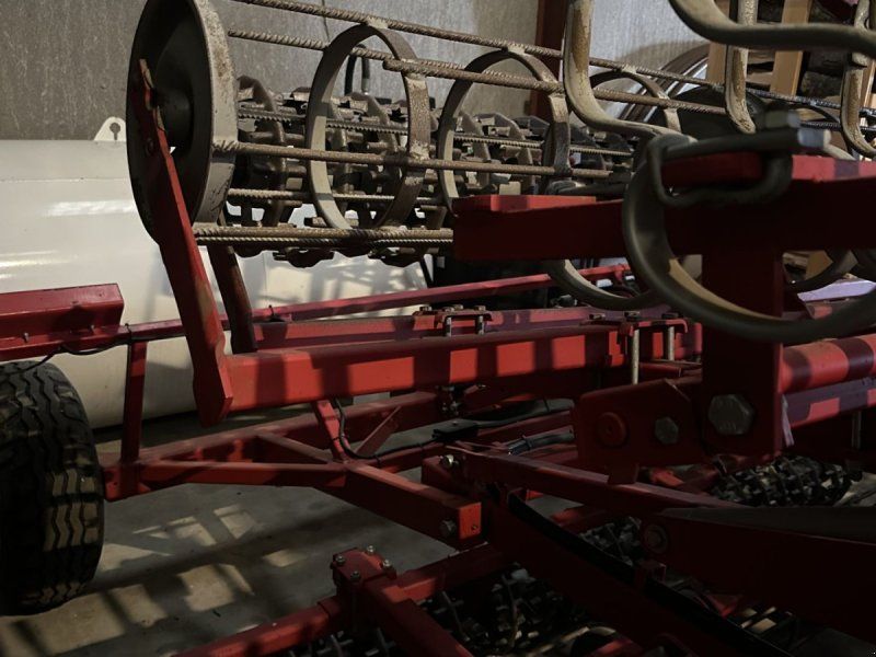 Kongskilde Germinator SP7000 med CROSKILL tromle bagerst. Velnet til roer