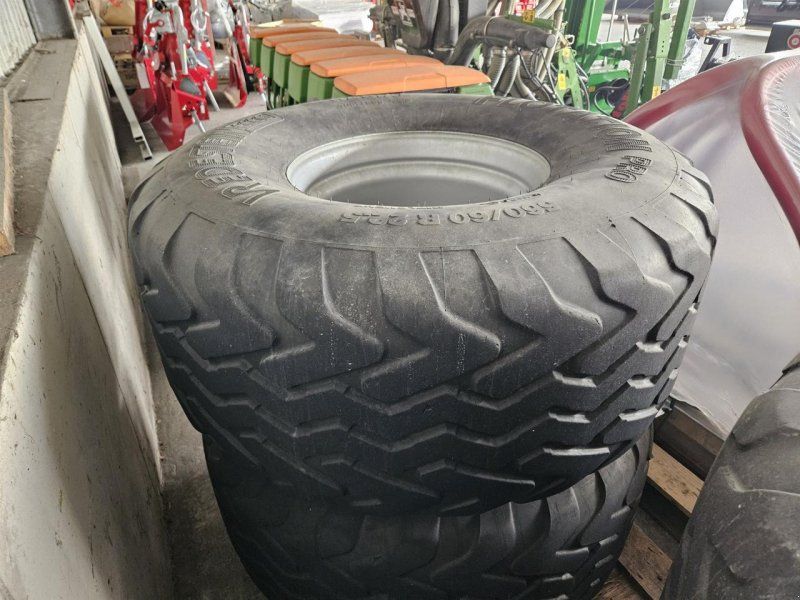 Vredestein 560/60R22.5