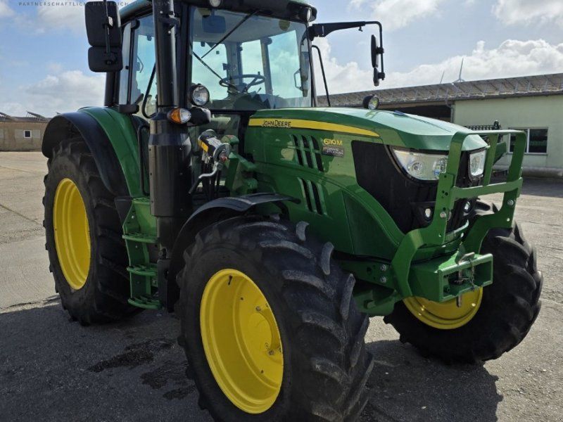 John Deere 6110M ohne Frontladerschwinge