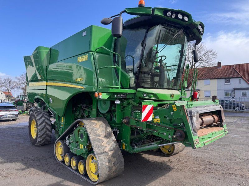 John Deere S685i