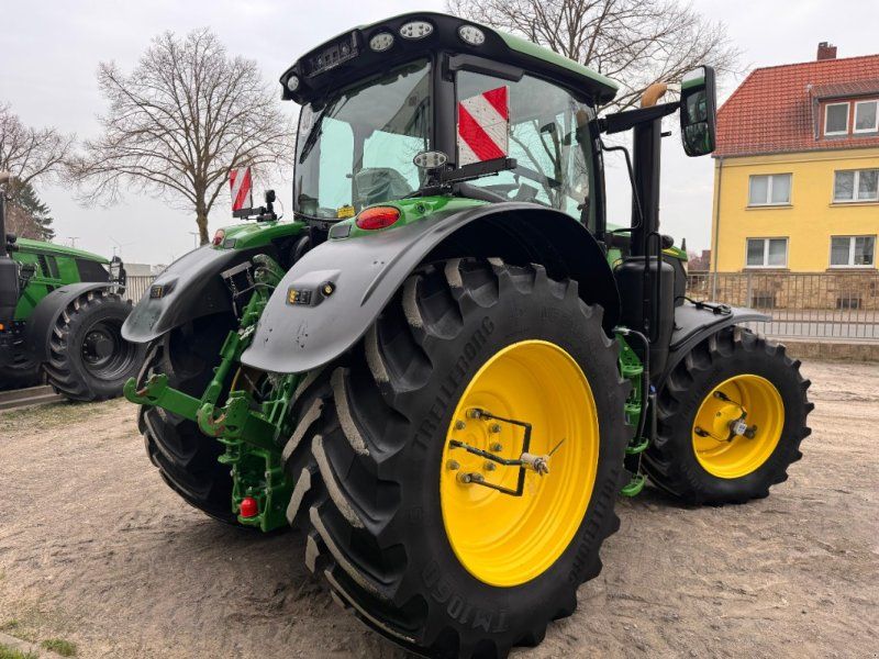 John Deere 6R 215