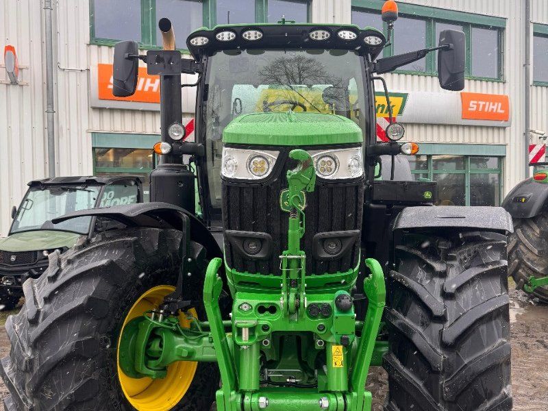 John Deere 6R215