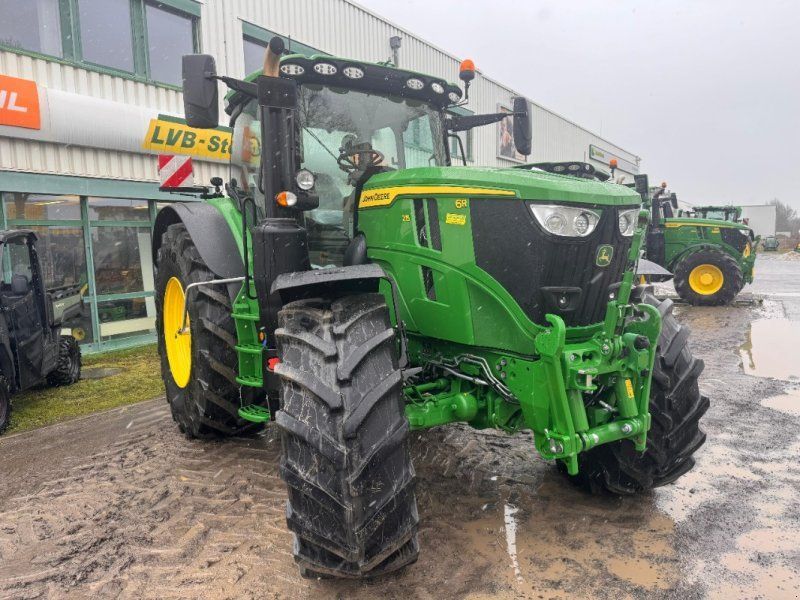 John Deere 6R215