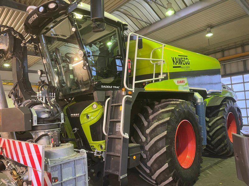 Claas Xerion 4200 SADDLE TRAC Kaweco 16m³ mit Saugarm
