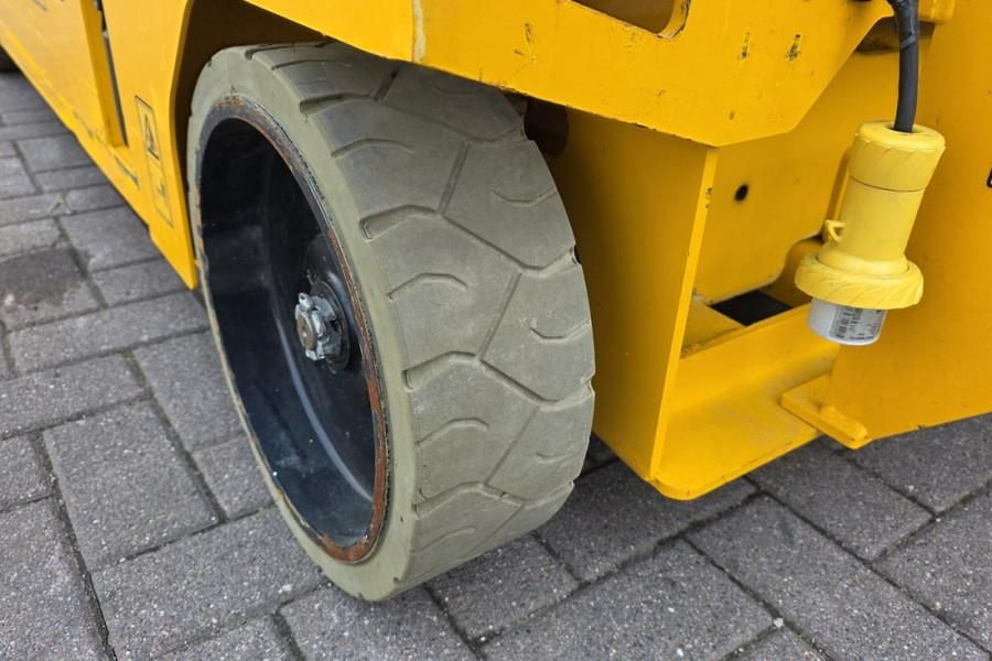 JCB S3246E Electric, 12m Working Height, 320kg Capacit