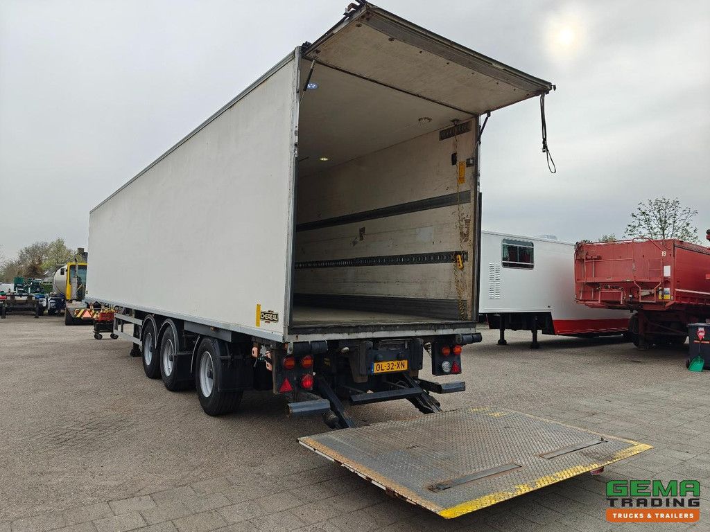 Schmitz TKS24 3-Axle BPW - Chereau Insulated Body - Lift/Steering Axle - Disc Brakes - Tail Lift 2000KG