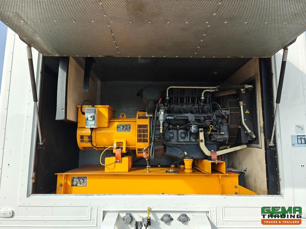 Pacton 11 T-S 1-achsiger BPW-Anhänger – Wohnmobil/Camper/Motorsportanhänger – Klimaanlage – Generator – Toilette – Werkstatt – Solaranlage – frisch lackiert