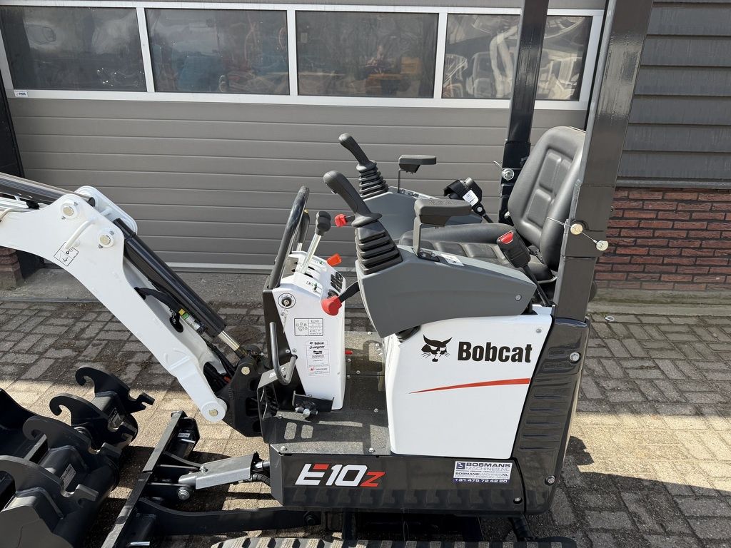Bobcat E10 z minigraver NIEUW SLOOP / SORTEER functie hydraulische wissel + 3 bakken