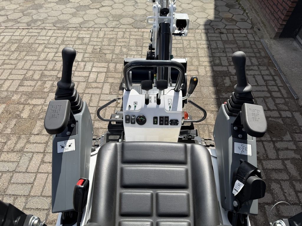 Bobcat E10 z minigraver NIEUW SLOOP / SORTEER functie hydraulische wissel + 3 bakken