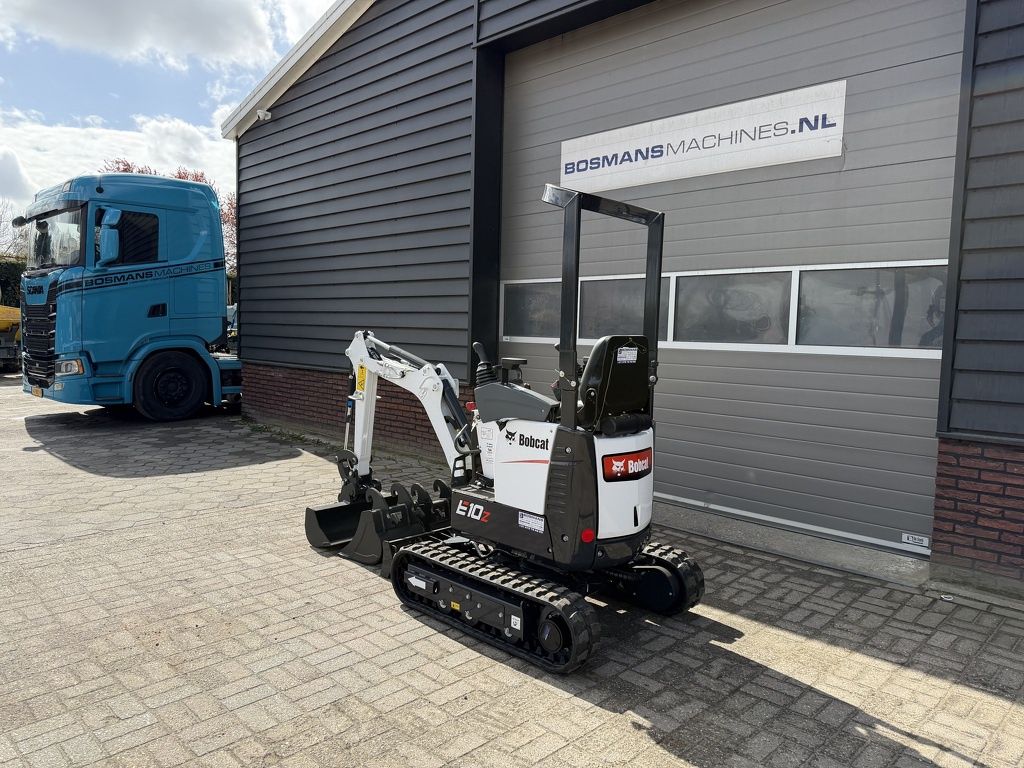 Bobcat E10 z minigraver NIEUW SLOOP / SORTEER functie hydraulische wissel + 3 bakken